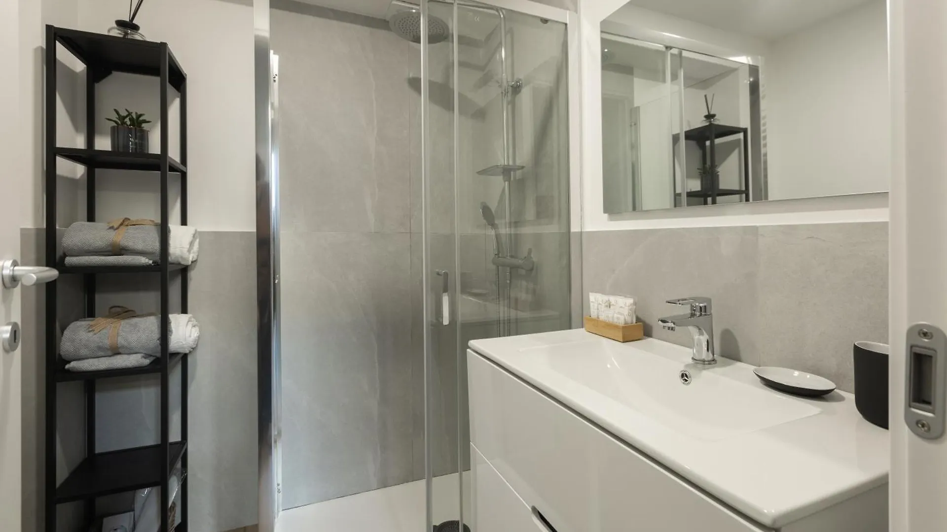 Ambrosia Home, Moderno Loft Tra Navigli E Bocconi Milan Italy